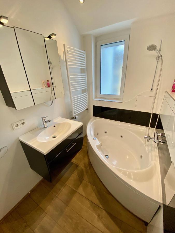 Luxurioeses Studio Im Zentrum, Balkon, Kamin, Klima Lägenhet Ravensburg Exteriör bild